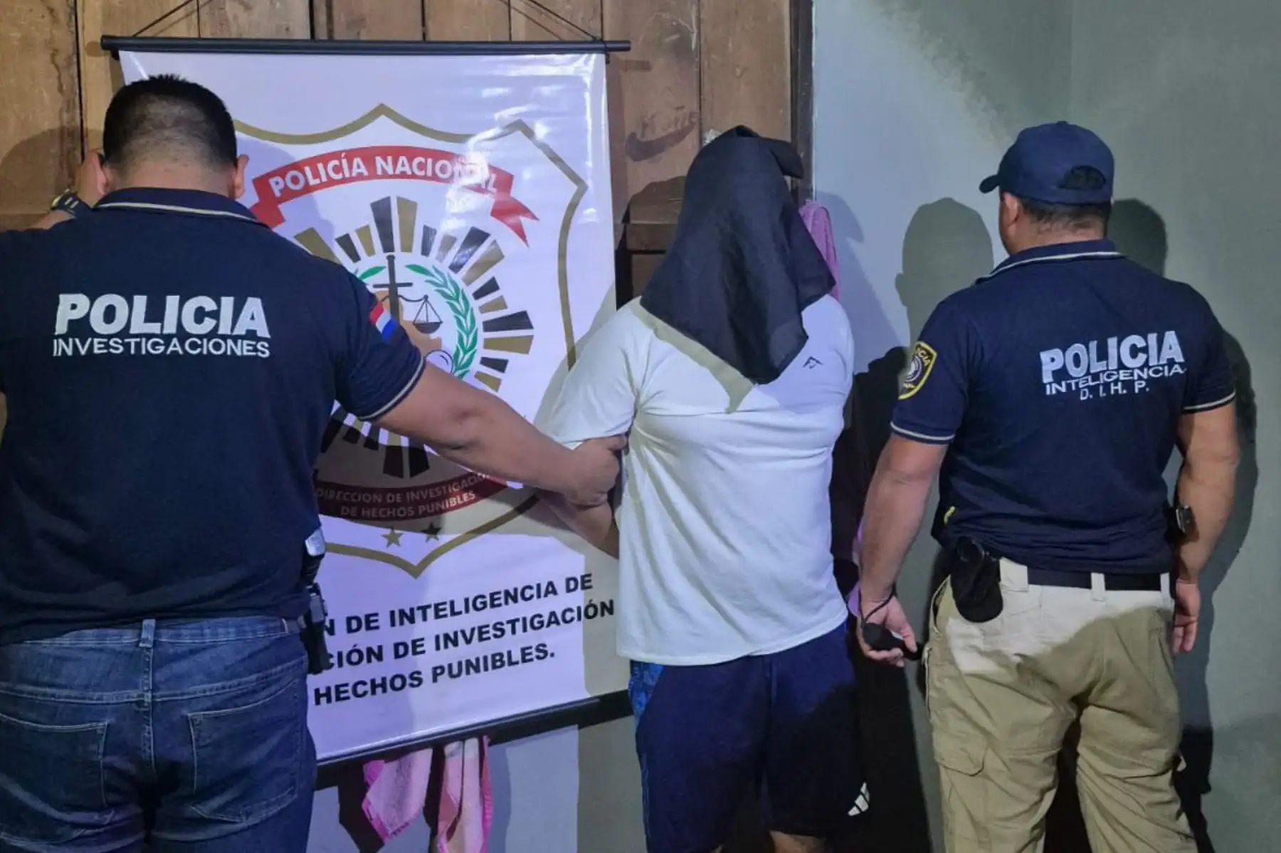 Erick Moreno Hernández, alias “El Monstruo”. Actualmente se encuentra bajo custodia del equipo especial de la Dirincri y, en breve, será puesto a disposición de las autoridades nacionales. Foto: Policía de Paraguay