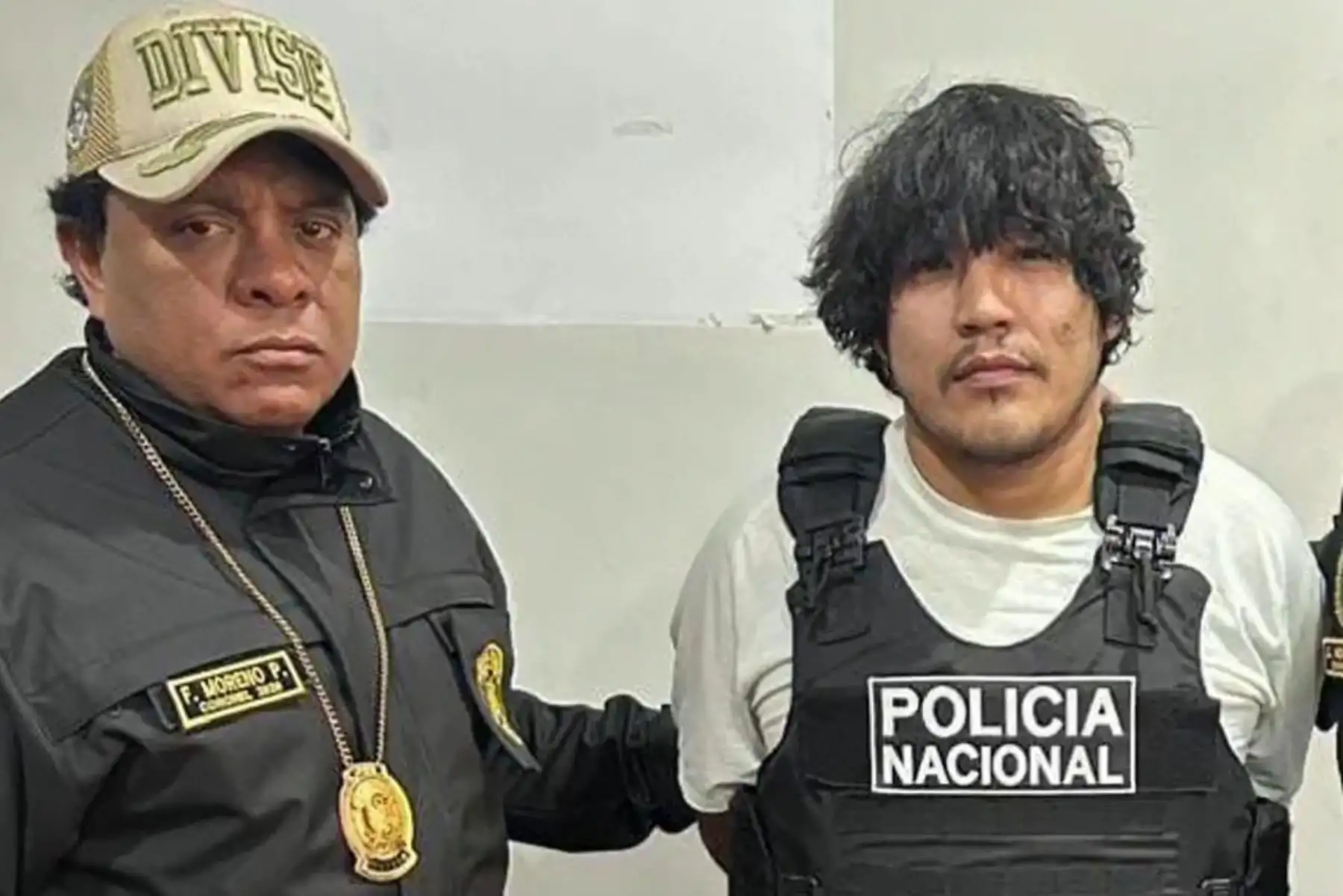 Erick Moreno Hernández, alias “El Monstruo”. Actualmente se encuentra bajo custodia del equipo especial de la Dirincri y, en breve, será puesto a disposición de las autoridades nacionales. Foto : Policía Nacional
