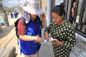 Los empadronadores tienen la misión de ir casa por casa para registrar a los ciudadanos y verificar que viven allí, para ello, los residentes deben identificarse con su DNI. 