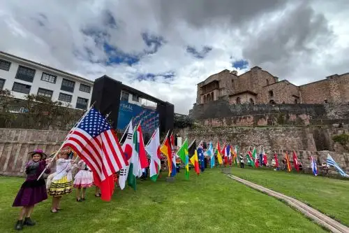 Con una ceremonia en la explanada Qoricancha, en Cusco, se inauguró esta mañana el Congreso Mundial Skål International Cusco 2025, el certamen que reúne a líderes de la industria turística. ANDINA/Difusión