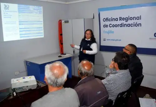 Personal de la ONPE brinda asistencia técnica a organizaciones políticas en la ciudad de Trujillo, en La Libertad. ANDINA/Difusión