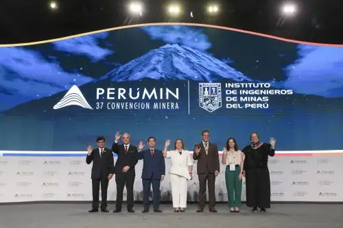 Presidenta Dina Boluarte participó en ceremonia de clausura de convención Perumin 37