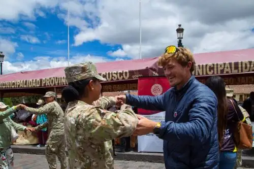 La plaza mayor del Cusco fue escenario de un "flashmob", con motivo del Día Mundial del Turismo. Foto: Cortesía Percy Hurtado