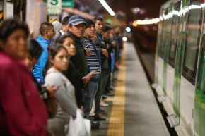 Actualmente la Línea 1 transporta unos 600 mil pasajeros por día y ya se observa un servicio que está colapsando, razón por la cual la concesionaria plantea traer más trenes como parte de su proyecto de ampliación de capacidad del servicio, cuya viabilidad se espera salga en diciembre. Foto: ANDINA/Difusión