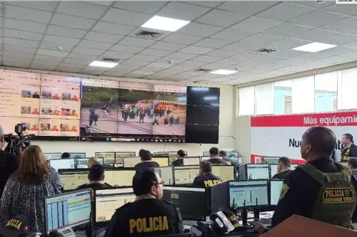 La Policía Nacional del Perú presentó el sistema de reconocimiento facial con inteligencia artificial que permitirá identificar a las personas que comentan actos vandálicos durante las movilizaciones en el centro de Lima. ANDINA/Difusión