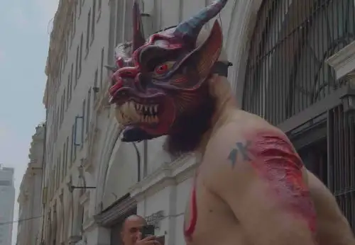 El personaje principal de la cinta La lágrima del diablo, el Supay, recorrió el centro de Lima.