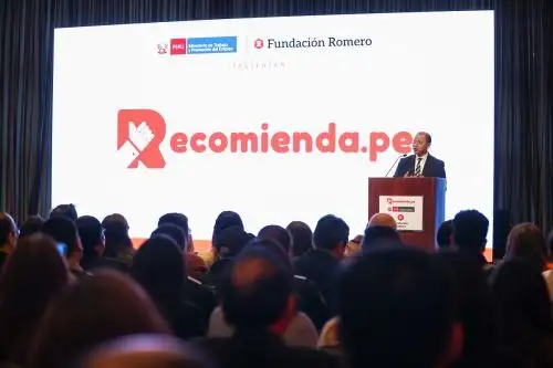 Ministro de Trabajo y Promoción del Empleo, Daniel Maurate Romero, presenta la plataforma Recomienda.pe. Foto: Cortesía.