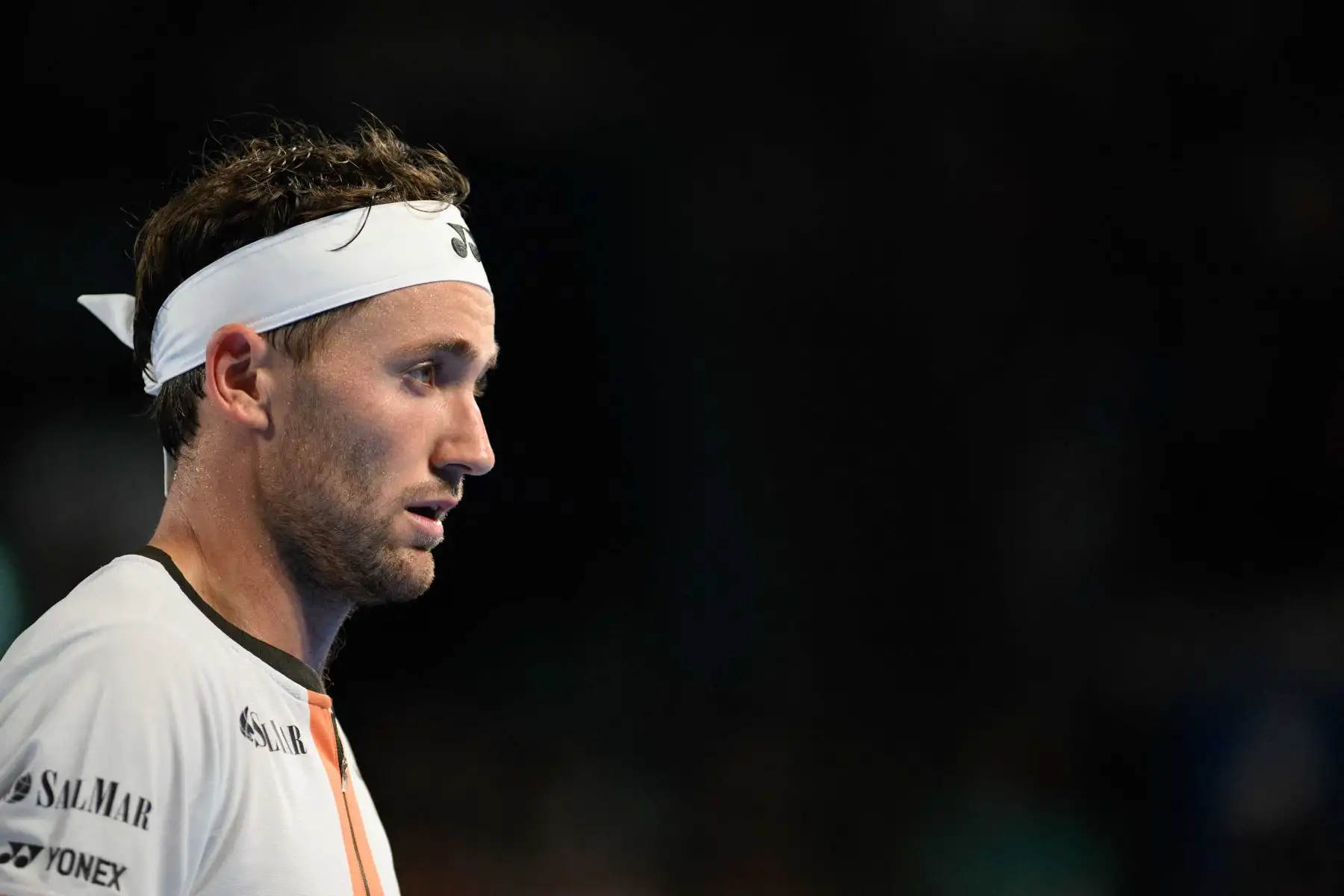El estadounidense de 27 años, que había ganado a Alcaraz hace solo unas semanas en la Laver Cup, un torneo de exhibición por equipos, apenas pudo oponer resistencia, y sólo le hizo un break al español, en el segundo set y cuando 
el murciano sacaba con 5-2 para cerrar el partido. Foto: AFP