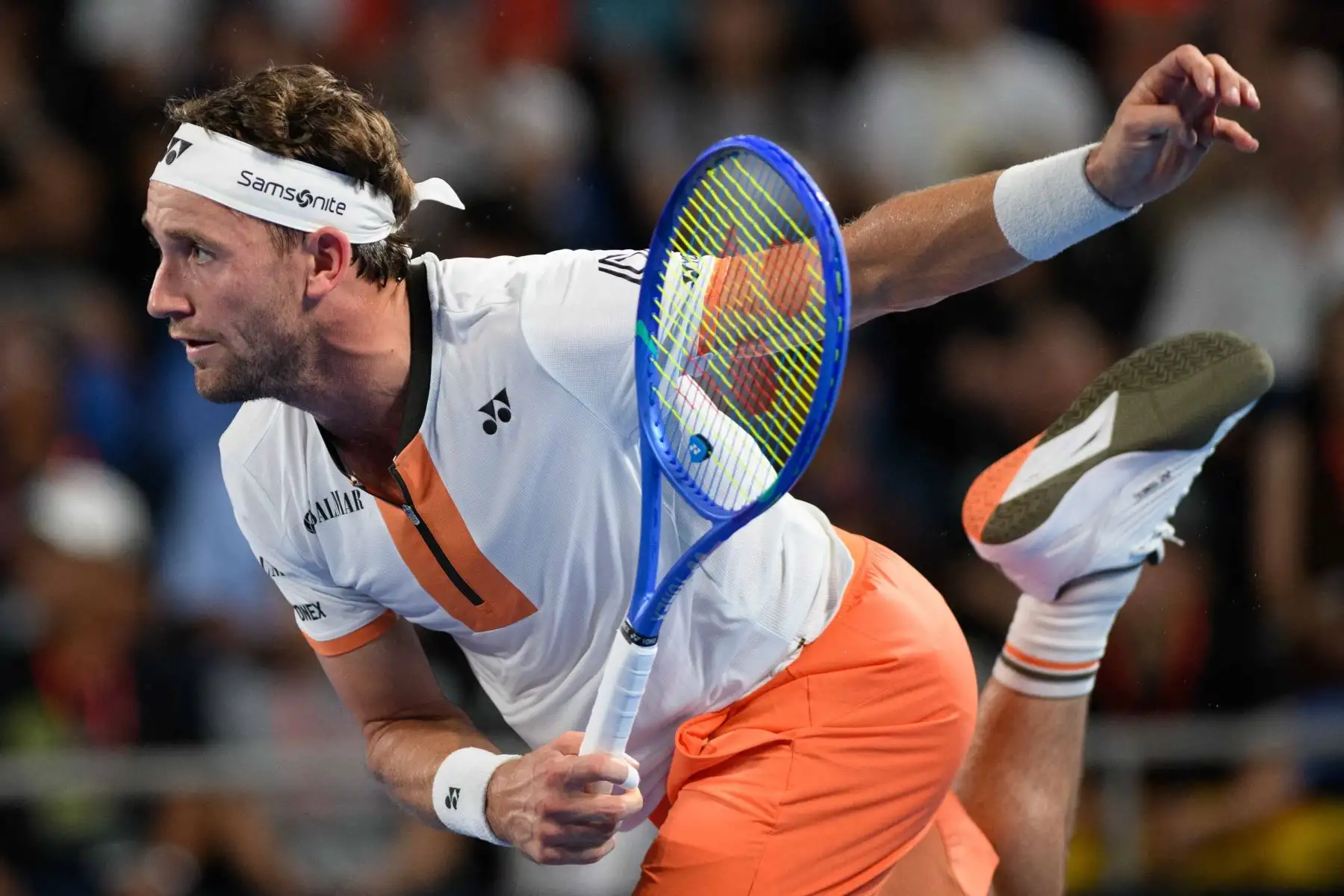 El estadounidense de 27 años, que había ganado a Alcaraz hace solo unas semanas en la Laver Cup, un torneo de exhibición por equipos, apenas pudo oponer resistencia, y sólo le hizo un break al español, en el segundo set y cuando 
el murciano sacaba con 5-2 para cerrar el partido. Foto: AFP