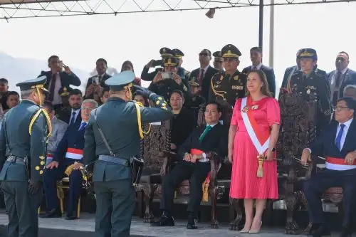 Presidenta Dina Boluarte participa en ceremonia de reconocimiento de comandante general de la PNP