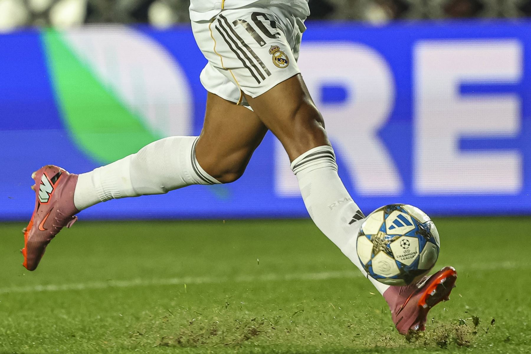 Kylian Mbappé del Real Madrid marca el gol 0-2 durante el partido de fútbol de la Liga de Campeones de la UEFA entre el Kairat Almaty y el Real Madrid, en Almaty.- Foto: EFE