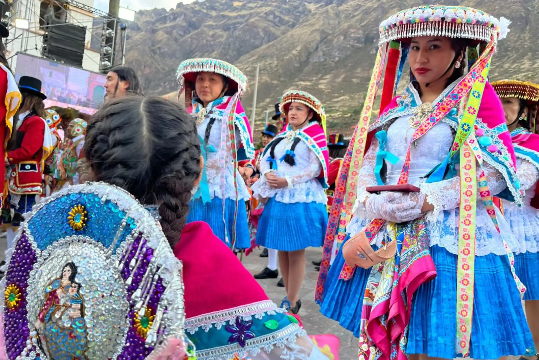 Fieles católicos cusqueños y de otras regiones ya se alistan para celebrar la tradicional festividad en honor a la Santísima Virgen del Rosario de Huallhua, considerada una de las más importantes del Valle Sagrado de Los Incas, por la singularidad en sus manifestaciones religiosas y culturales. Foto: ANDINA/ Percy Hurtado