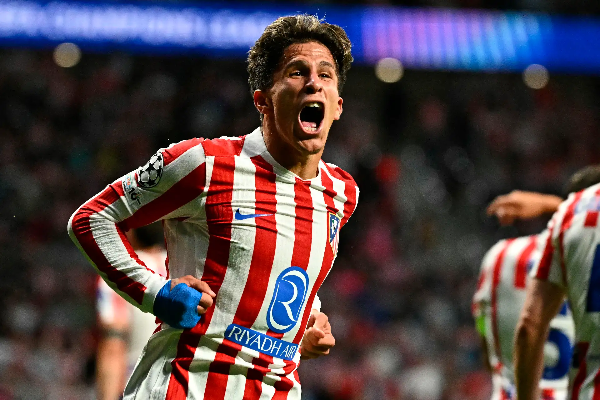 El delantero argentino  del Atlético de Madrid, Giuliano Simeone, celebra el cuarto gol de su equipo durante el partido de la segunda jornada de la fase de liga de la UEFA Champions League entre el Club Atlético de Madrid y el Eintracht Frankfurt en el estadio Metropolitano de Madrid.
Foto: AFP