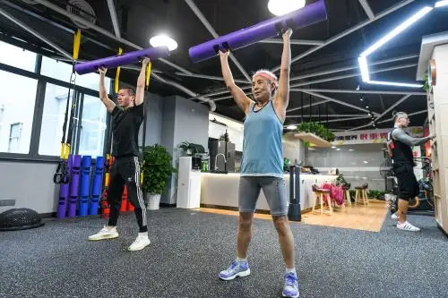 La sarcopenia o pérdida de masa muscular ocurre desde los 40 años, pero hay ejercicios específicos para recuperarla. Foto:AFP