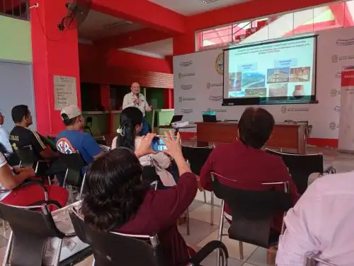Especialistas de la Dirección de Cultura de Loreto capacitan en conservación y patrimonio histórico a funcionarios de la Municipalidad Provincial de Alto Amazonas. ANDINA/Difusión