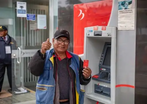 El programa Pensión 65 informó que más de 735,000 usuarios podrán cobrar su subvención económica a través de los cajeros automáticos. ANDINA/Difusión