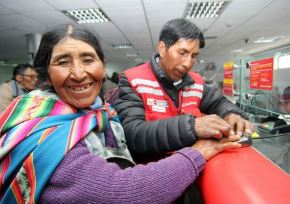 El programa Pensión 65 programó la entrega de la subvención económica a sus usuarios. La quinta en lo que va del año. ANDINA/Difusión