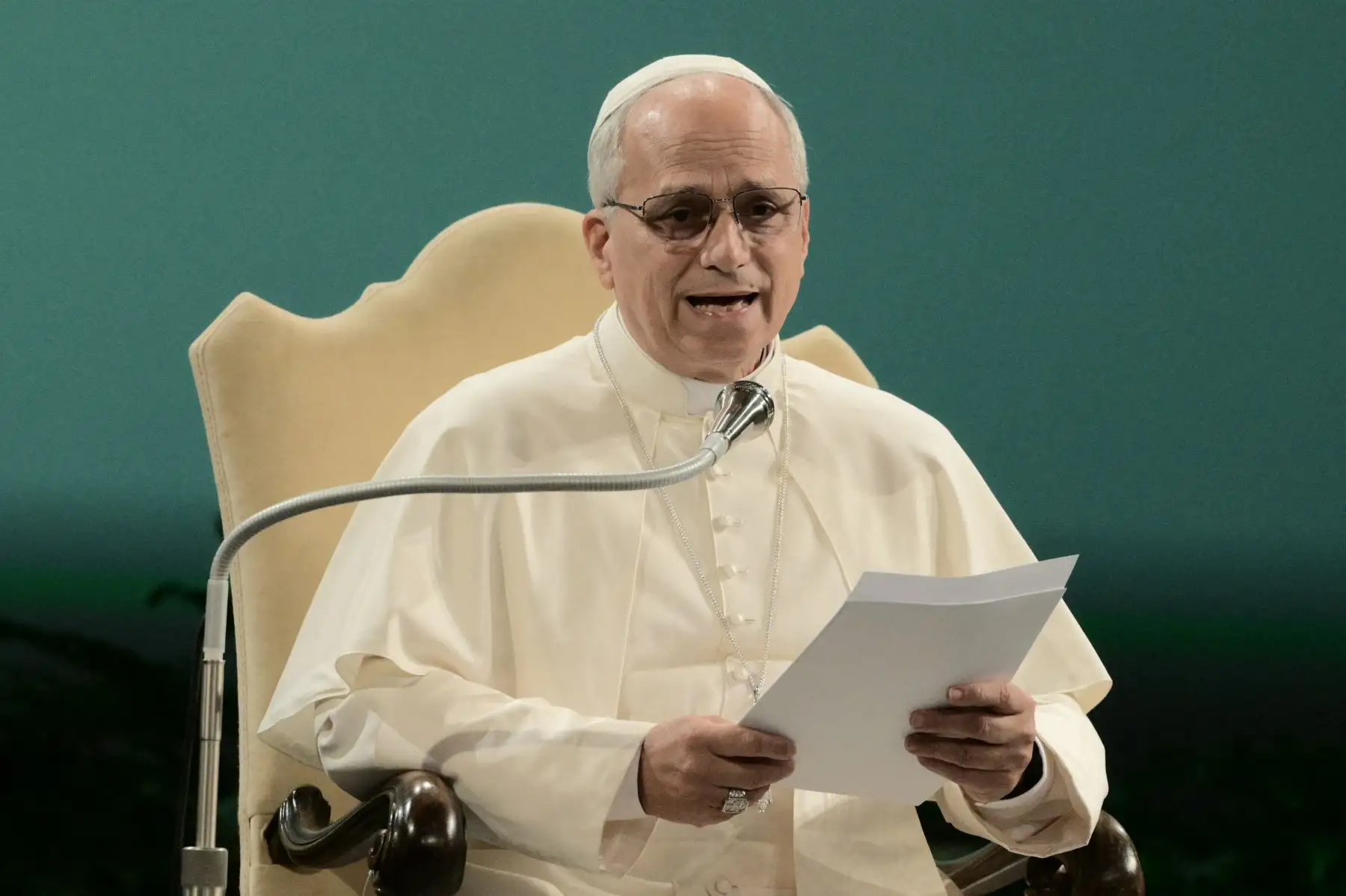 El Papa León XIV habla durante la Conferencia Internacional “Alentando la esperanza para la justicia climática” con motivo del décimo aniversario de la Encíclica Laudato Sií en el Centro Mariápolis de Castel Gandolfo AFP