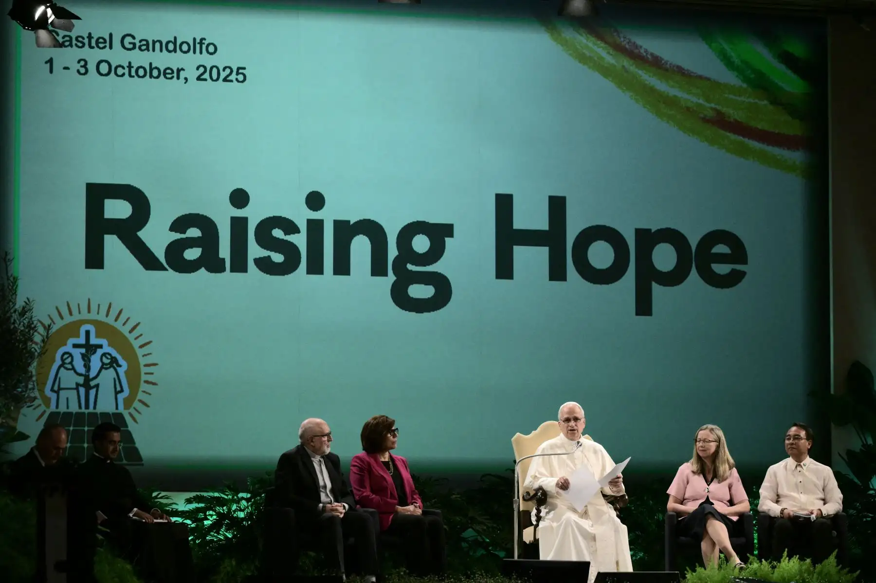 El Papa León XIV asiste a la Conferencia Internacional “Alentando la esperanza para la justicia climática” con motivo del décimo aniversario de la encíclica Laudato Sií en el Centro Mariápolis de Castel Gandolfo. AFP