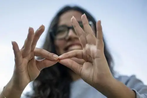 El programa de estudios aprobado por el Minedu e incluido en el Catálogo Nacional de la Oferta Formativa (CNOF) cumple con la Ley 29535, que reconoce oficialmente la lengua de señas peruana (LSP). Foto: ANDINA.