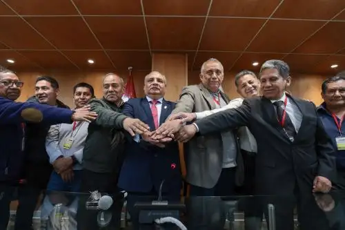 Ministro del MTC afirma que el 80% de transportistas operará con normalidad tras diálogo con gremios