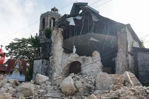 Tragedia en Filipinas: 72 fallecidos y la iglesia de Santa Rosa de Lima dañada por sismo
