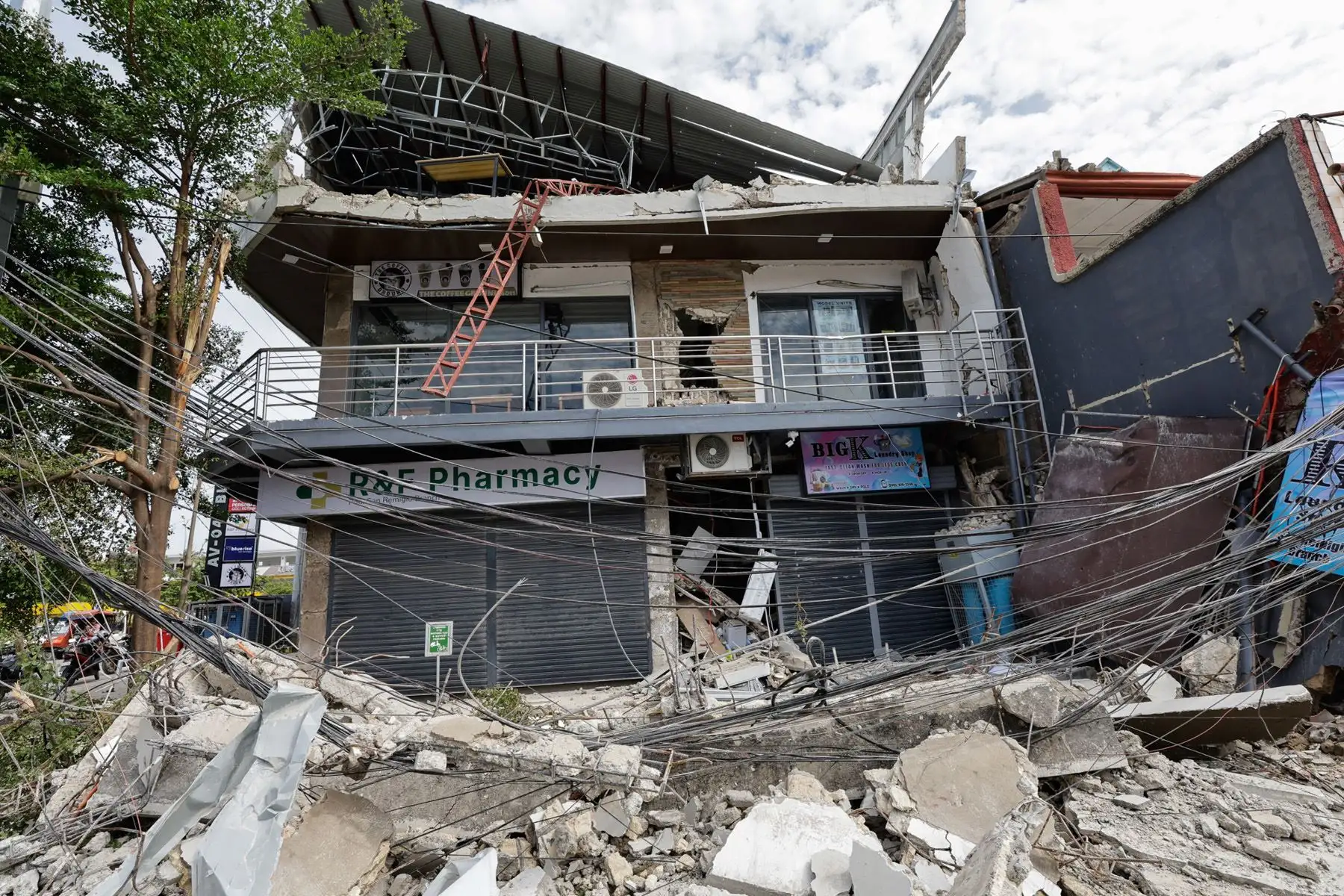 El número de muertos por un terremoto de magnitud 6,9 que azotó la costa de la isla de Cebú asciende a 72, según el Consejo Nacional para la Reducción y Gestión del Riesgo de Desastres. Foto: EFE