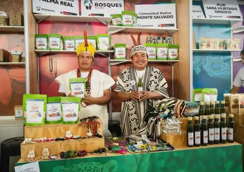 Representantes de 14 comunidades nativas amazónicas, con el apoyo del Programa Bosques del Minam, participan de la feria ExpoAmazónica que se realiza en la ciudad de Tarapoto, región San Martín. ANDINA/Difusión
