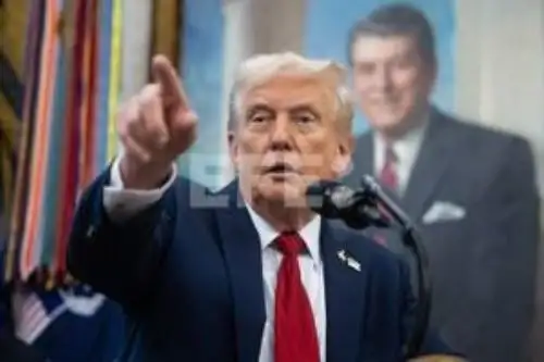 Donald Trump publicó en las cuentas de la Casa Blanca un video de un minuto y diez segundos. Foto: EFE