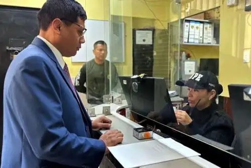 Paredes Yataco se reunió con el secretario general del Sindicato Nacional de Trabajadores Penitenciarios (SINTPE), Julio Burga Barrera. Foto: INPE