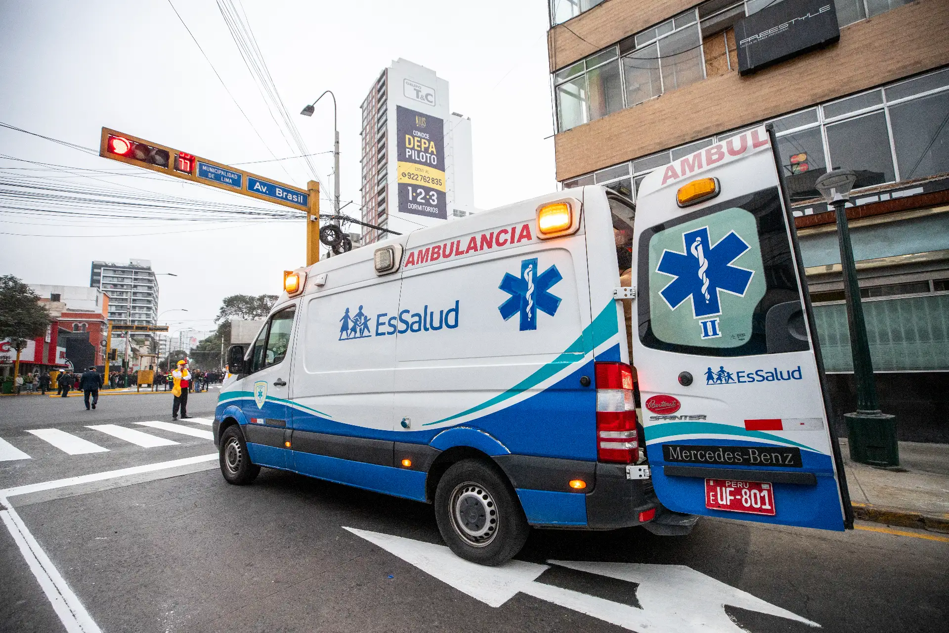 Ambulancias de EsSalud y Minsa estarán presentes en salidas del Cristo Moreno. Foto: ANDINA/Difusión