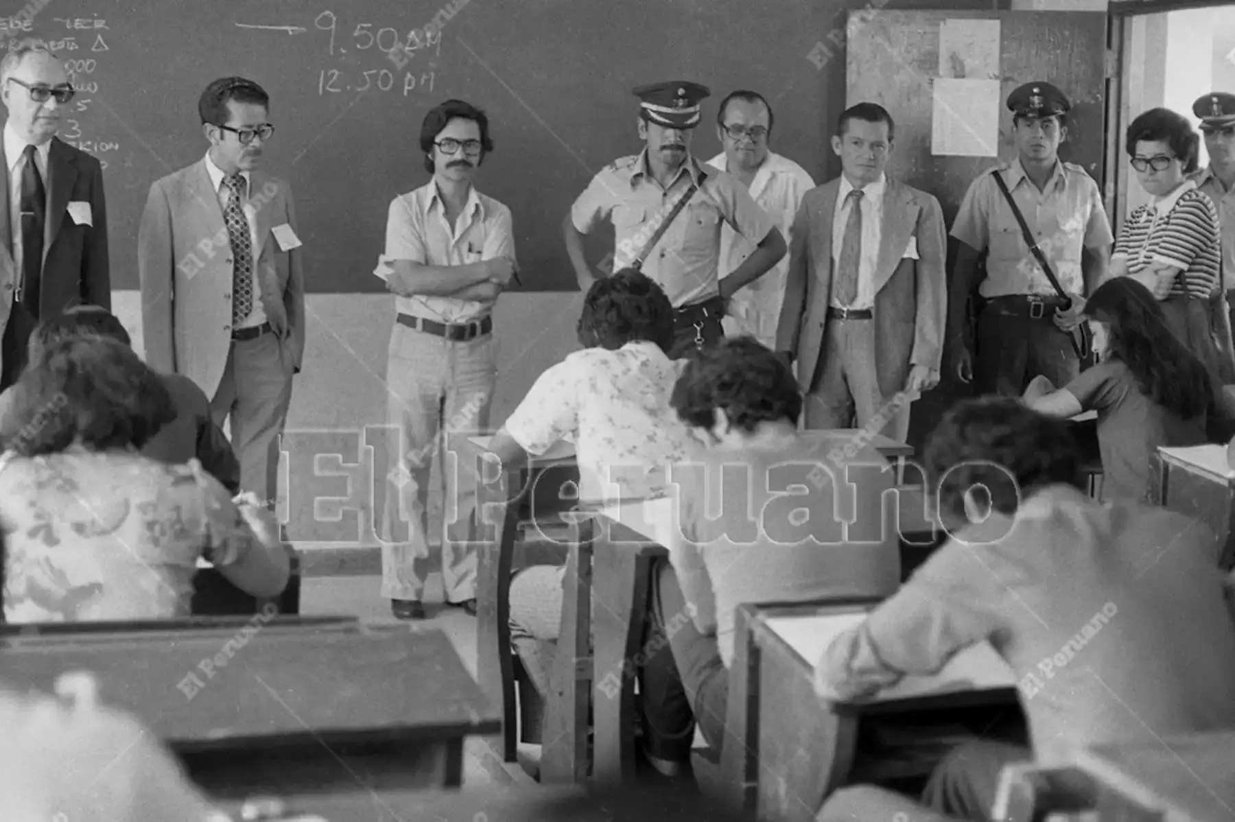 Lima - 25 marzo 1979. Con todas las medidas de seguridad se cumplió el desarrollo del examen de admisión a la Universidad Nacional Mayor de San Marcos. Foto: Archivo Histórico de El Peruano