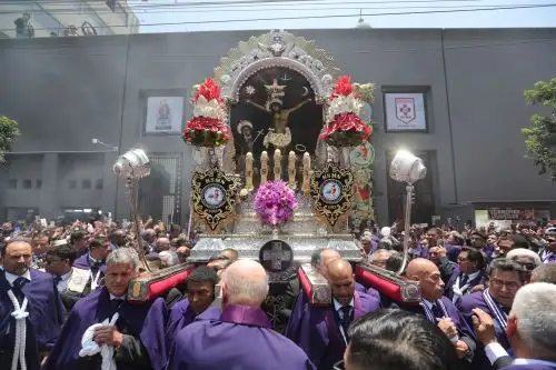 Hoy sábado 4 de octubre es el primer recorrido procesional del Cristo Moreno. Foto : ANDINA / Lino Chipana Obregón.