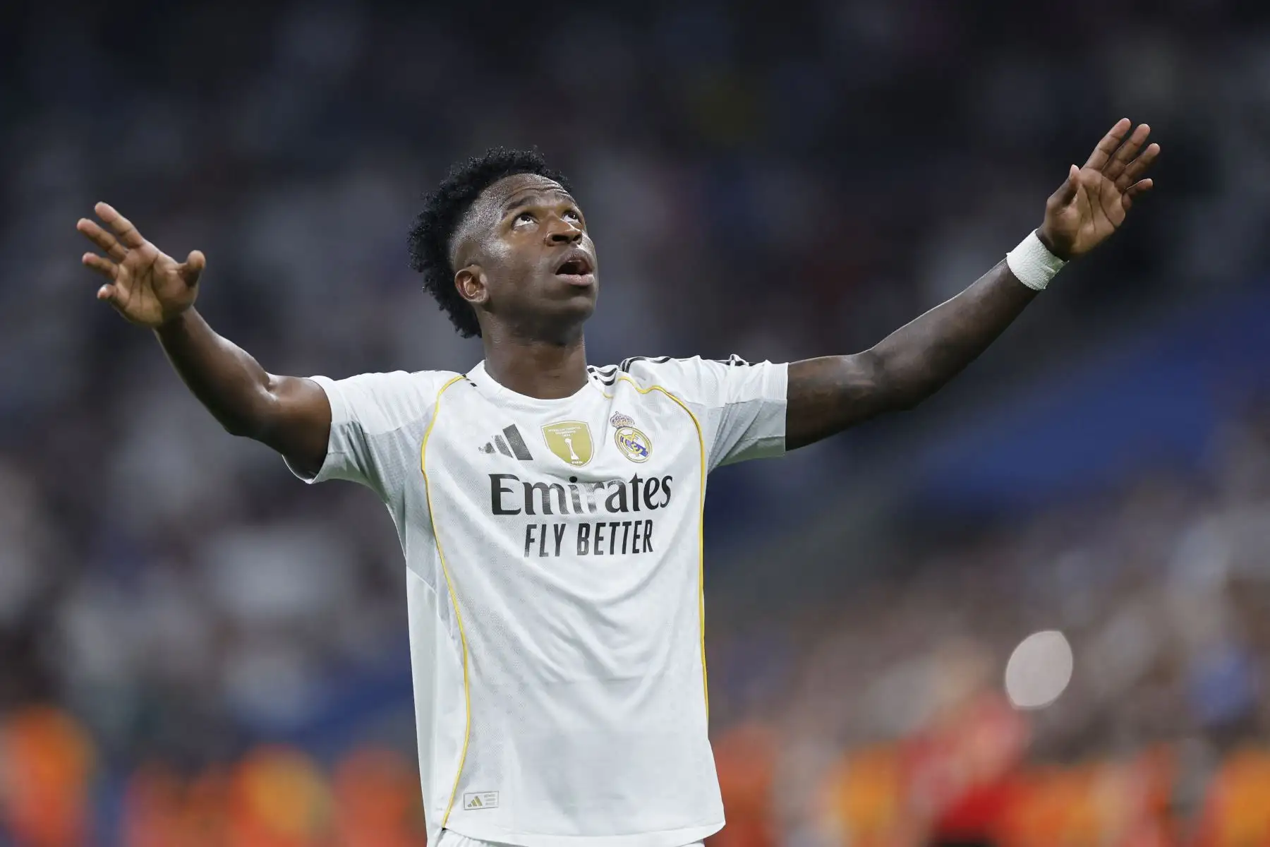 El delantero brasileño  del Real Madrid, Vinicius Junior, celebra el primer gol del partido de la liga española entre el Real Madrid CF y el Villarreal CF en el estadio Santiago Bernabéu de Madrid.
Foto: AFP