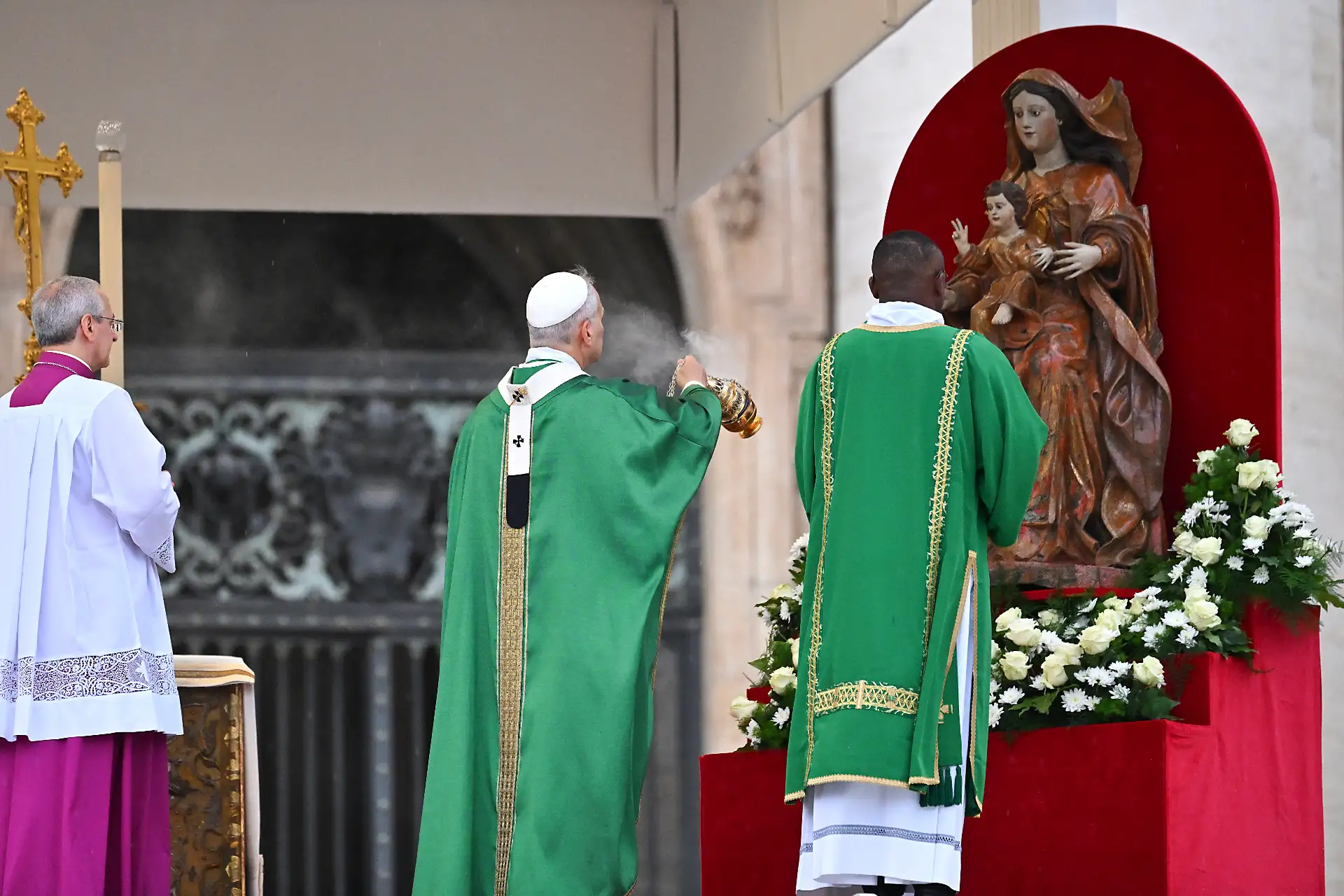 El Papa León XIV celebra la Misa Jubilar por el Mundo Misionero y los Migrantes en la Plaza de San Pedro del Vaticano.
Foto: AFP