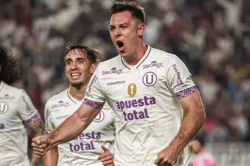 Universitario vence por 3-0 a Juan Pablo II y se acerca al título del Torneo Clausura