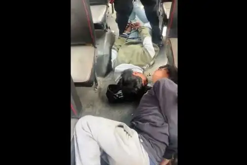 PNP captura a dos presuntos extorsionadores con municiones en bus de pasajeros. Foto: ANDINA/CapturaTV.