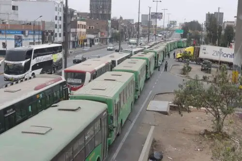 Imágenes del paro convocado por grupos de transportistas en Lima y Callao