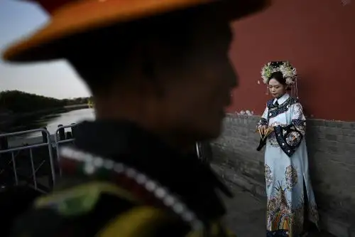 Con trajes tradicionales Beijing celebra la Semana Dorada del Día Nacional de China