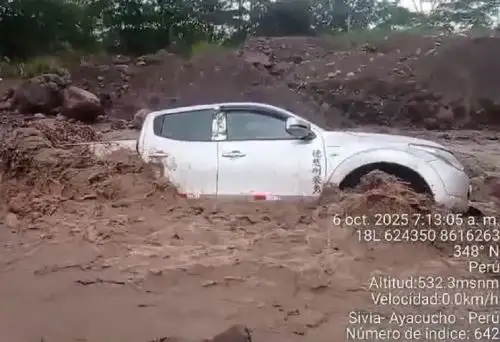 LLuvias intensas en el distrito de Sivia, en Ayacucho, en el ámbito del Vraem, provocaron la caida de un huaico que arrastró una camioneta del Gobierno Regional de Ayacucho. ANDINA/Difusión