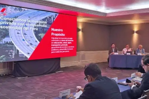La directora ejecutiva de ProInversión, Tábata Vivanco, resaltó el impacto positivo en la población piurana de proyectos en salud, electricidad, agua y saneamiento, entre otros. Foto: ProInversión