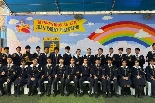Estudiantes de dos promociones de quinto año del colegio Juan Pablo Peregrino, del distrito de Carabayllo, alcanzaron una vacante en la Decana de América. Foto: colegio Juan Pablo Peregrino