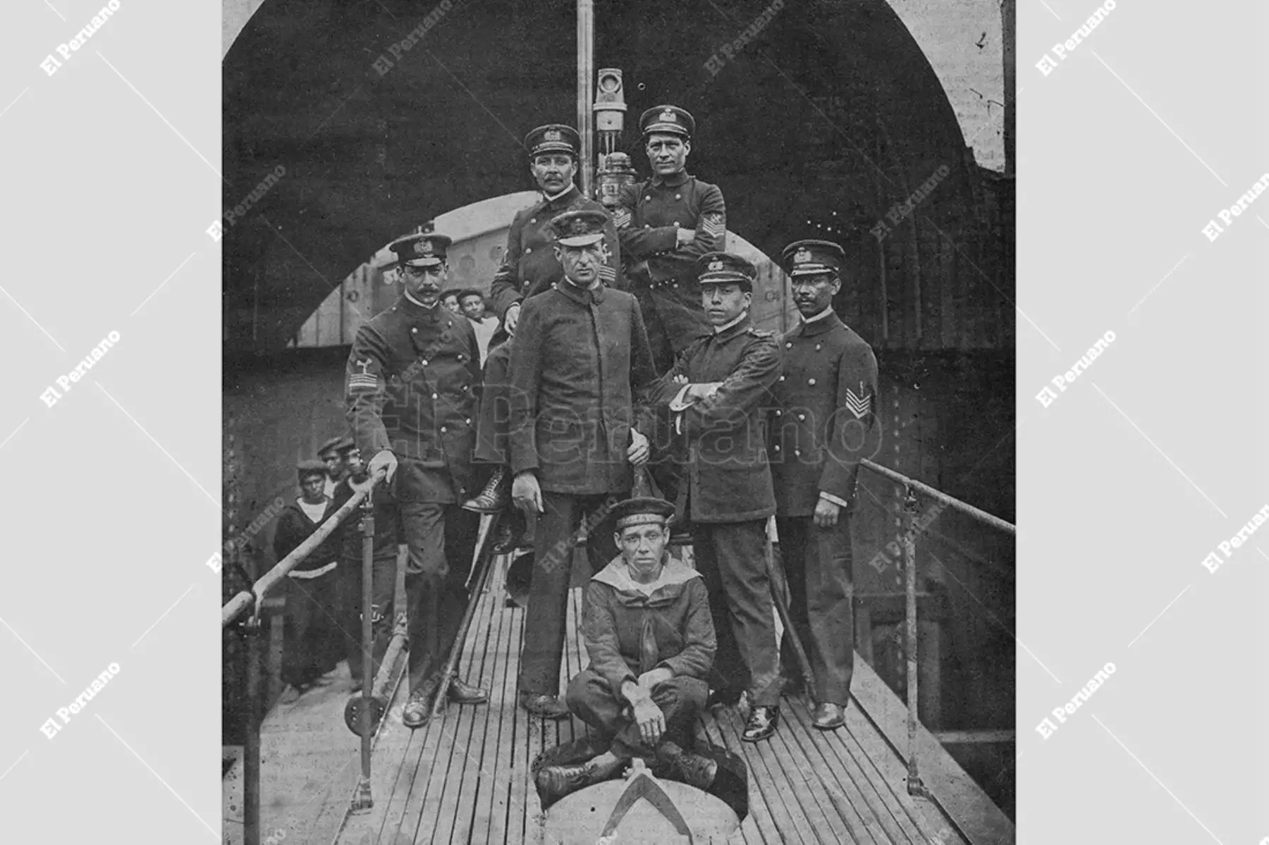 Callao - 27 octubre 1912 / Personal técnico del sumergible Ferré de la Marina de Guerra del Perú. Foto: Archivo Histórico de El Peruano