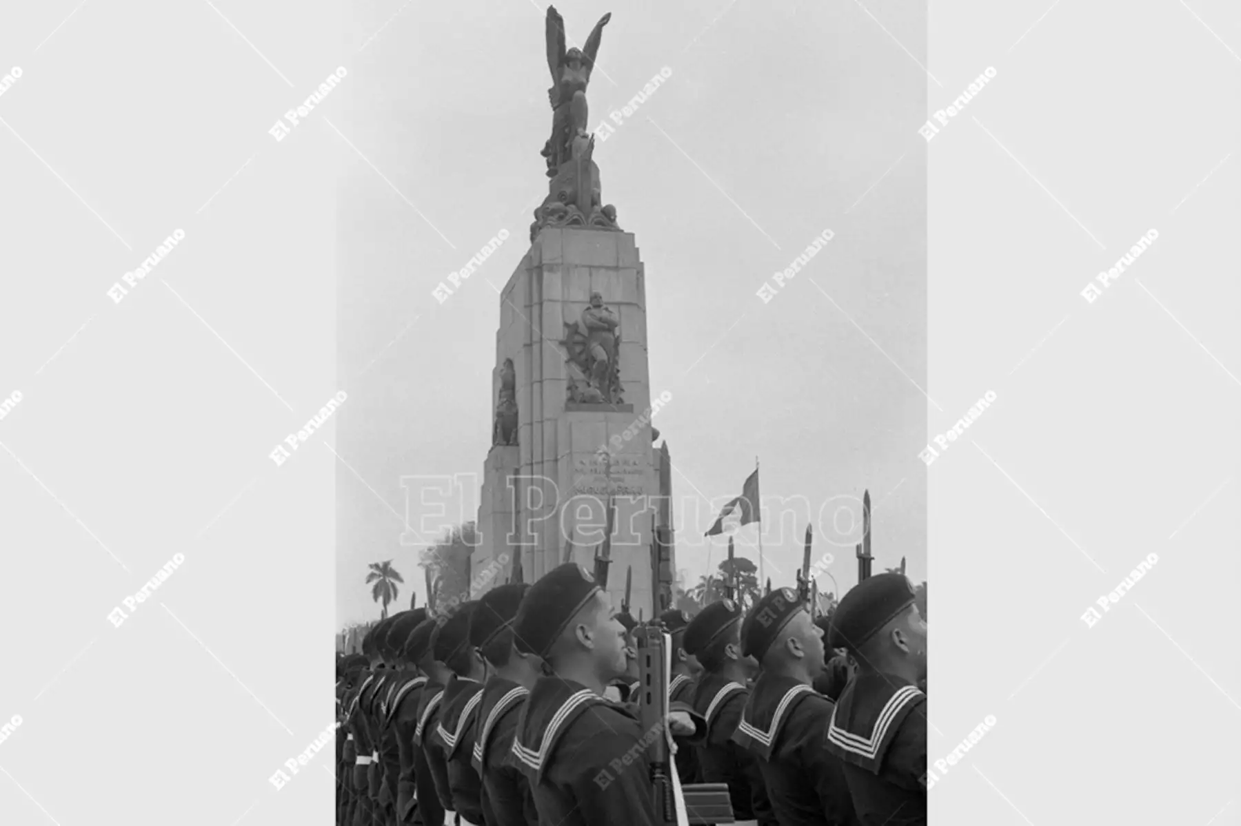 Lima - 8 octubre 1976 / Homenaje al  almirante Miguel Grau en el 97° aniversario del Combate de Angamos.  Foto: Archivo Histórico de El Peruano / Rolando Ángeles