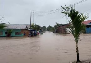 Una lluvia torrencial afectó hoy miércoles 8 de octubre la ciudad de Pucallpa. Varias calles de esta urberesultaron inundadas. ANDINA/Difusión