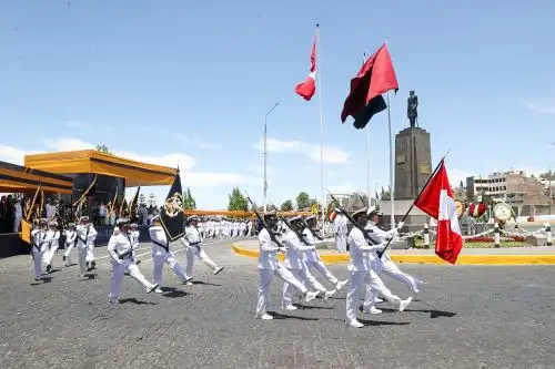 Diario El Peruano rindió homenaje a Miguel Grau en Arequipa