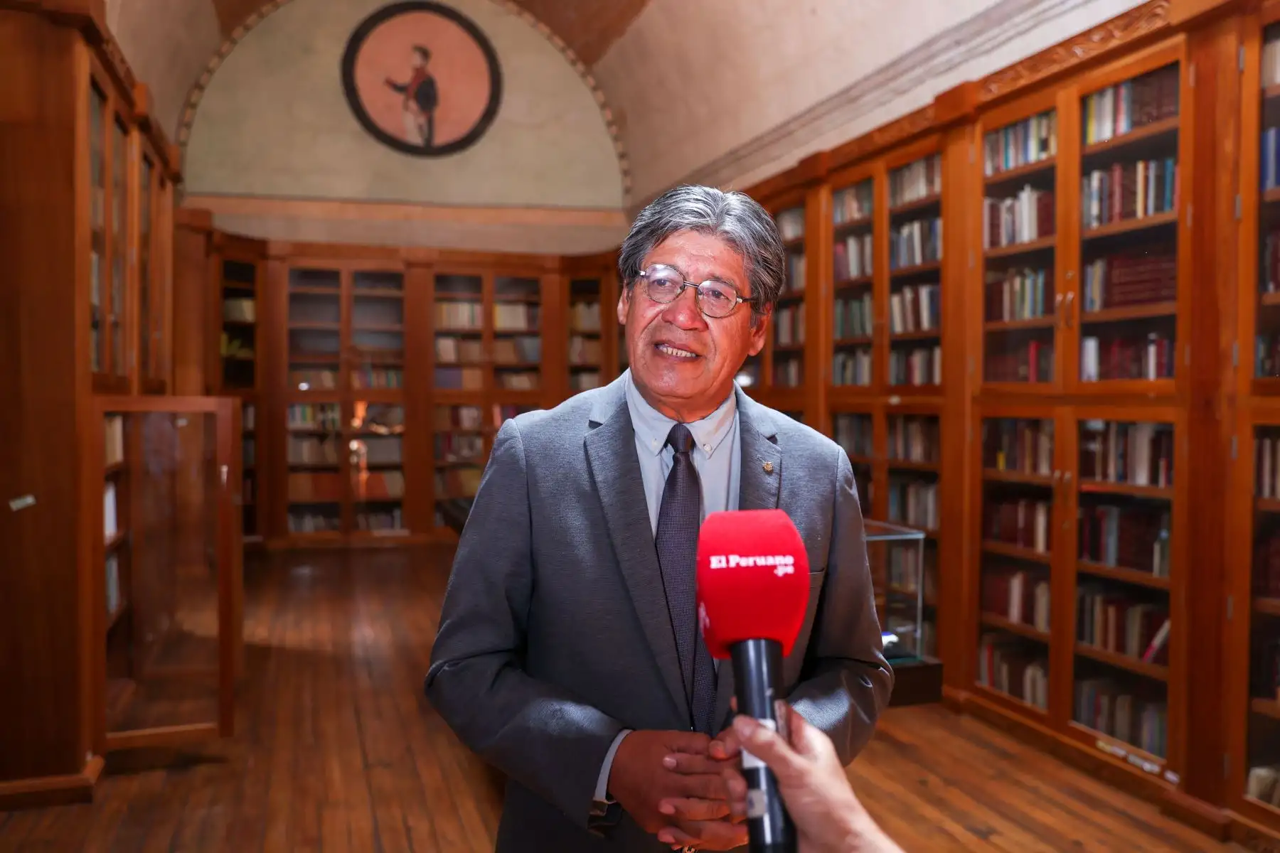 Biblioteca Vargas Llosa continuará difundiendo libros con dedicatorias y anotaciones