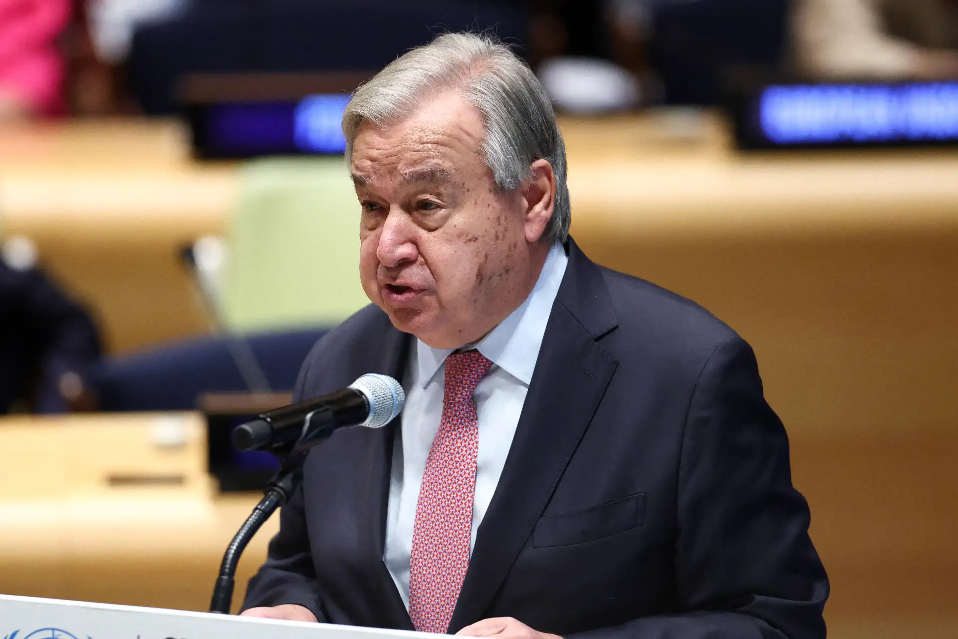 El secretario general de la ONU, António Guterres, habla durante la Cumbre del Clima 2025, en el marco de la Asamblea General de las Naciones Unidas, en la sede de la ONU, en Nueva York. Foto: AFP/Archivo
