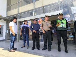 Autoridades locales de Sechura y la Policía Nacional coordinaron acciones para reforzar la seguridad de los familiares de los integrantes de la agrupación Agua Marina, tras el atentado que sufrió la noche del miércoles 8 y que dejó cuatro músicos heridos. ANDINA/Difusión