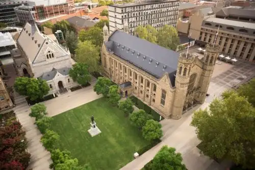 Australia se ha convertido en uno de los destinos más atractivos para jóvenes profesionales que buscan continuar su formación académica en el extranjero.